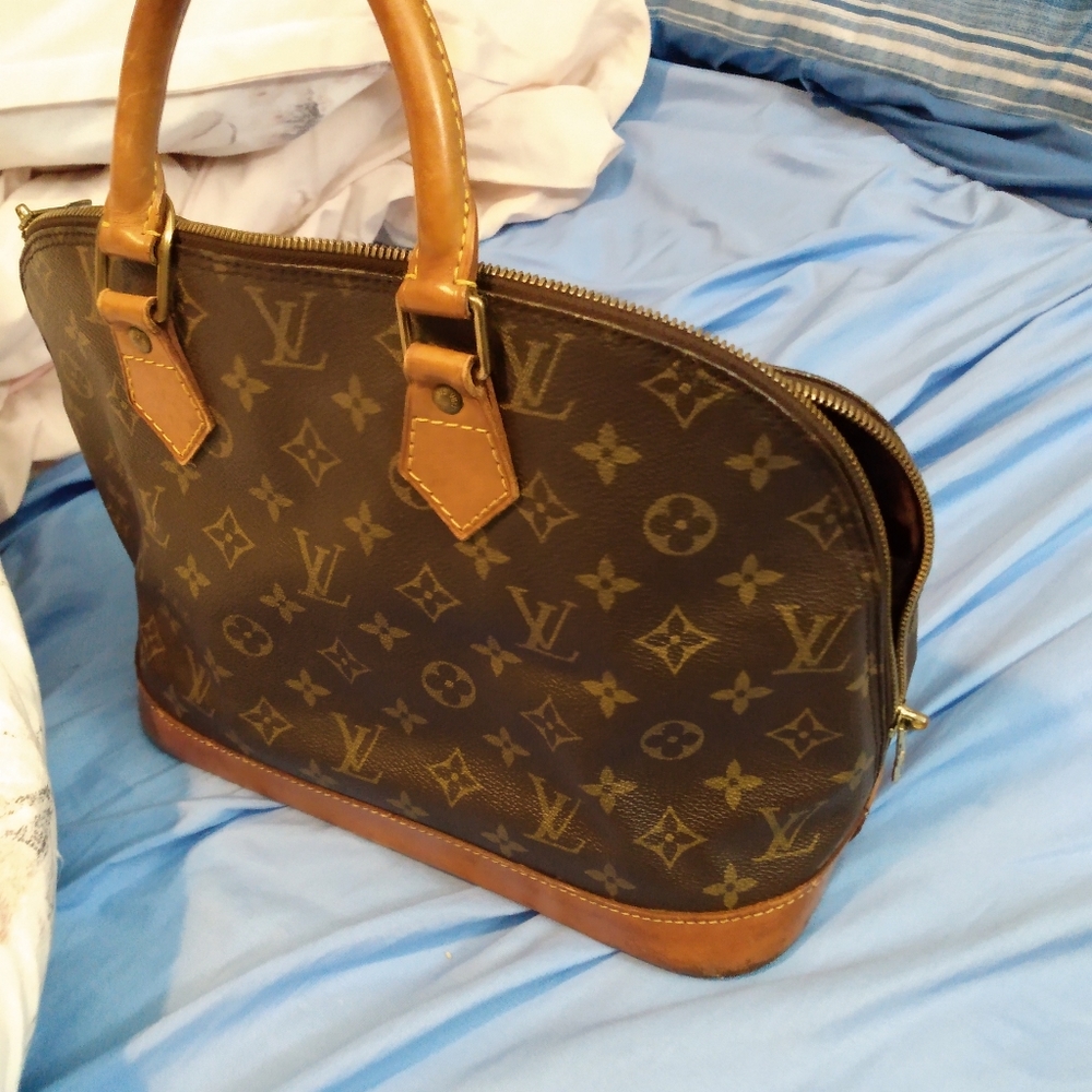 Louis Vuitton Brown Monogram Handbag - Picture 12 of 16